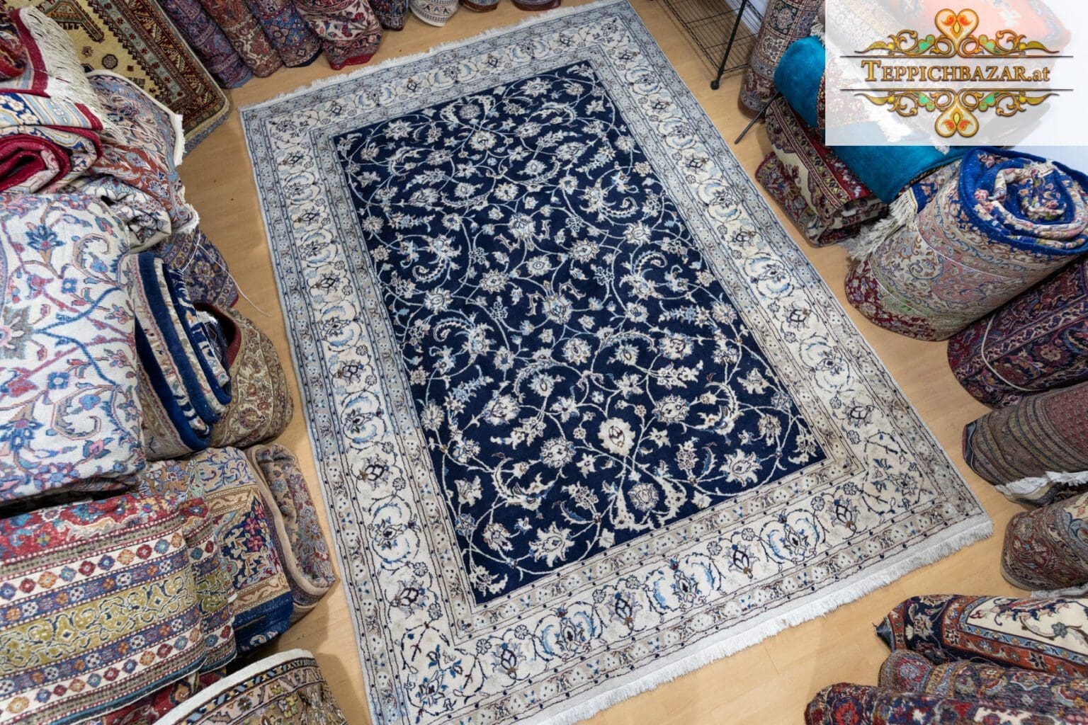 Perserteppich Nain 343 x 245 cm Wolle handgeknüpft