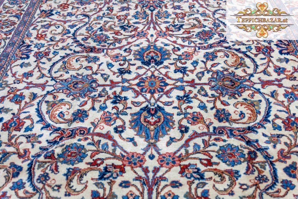 img_0017-2-scaled Perserteppich Sarough Farahan 319x227cm handgeknüpft (Verkauft)