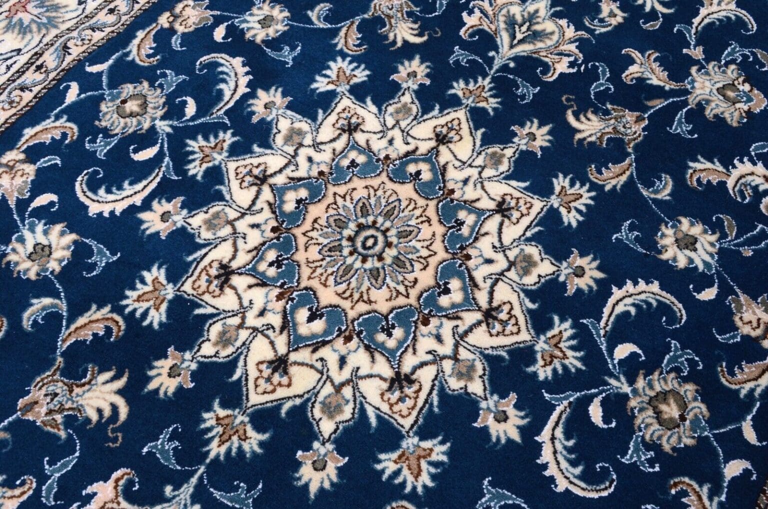 Perserteppich Nain 237 x 163 cm Wolle handgeknüpft (Verkauft)