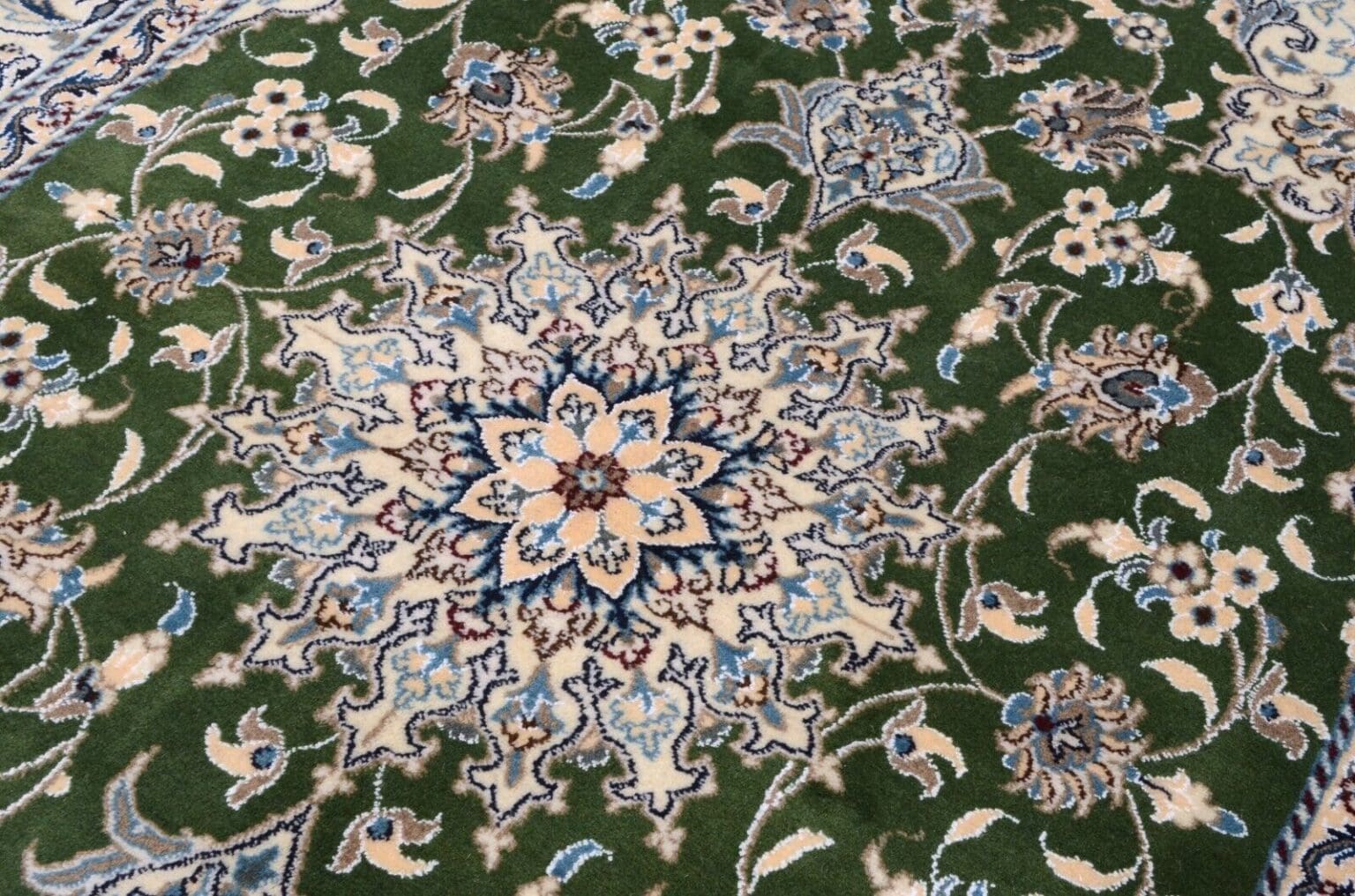 Perserteppich Nain 200 x 149 cm Wolle handgeknüpft