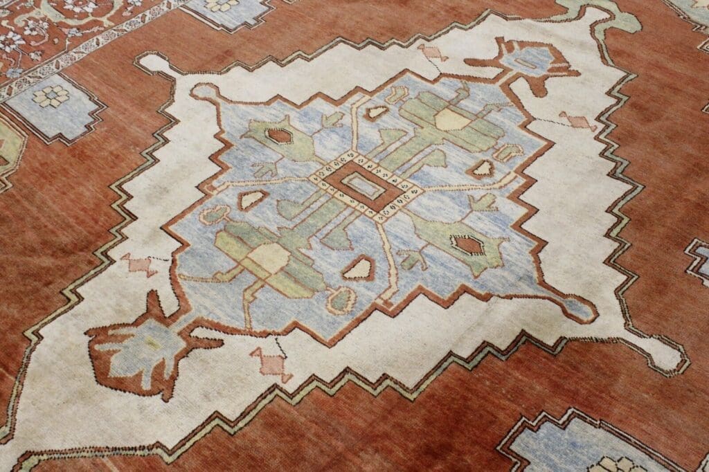 Perserteppich Ardebil 330 x 257 cm handgeknüpft (Verkauft)