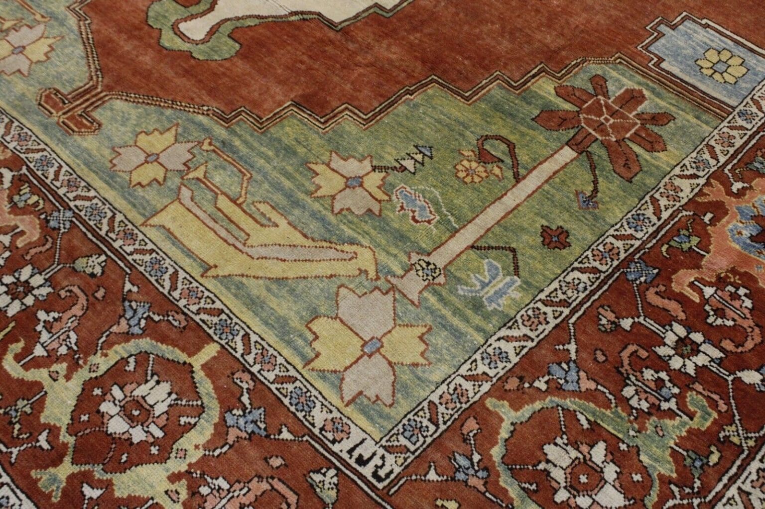 Perserteppich Ardebil 330 x 257 cm handgeknüpft (Verkauft)