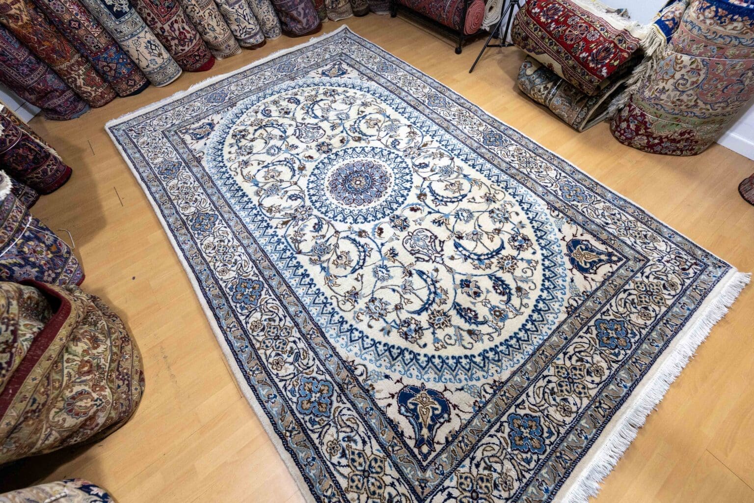 Perserteppich Nain 315 x 197 cm Wolle handgeknüpft