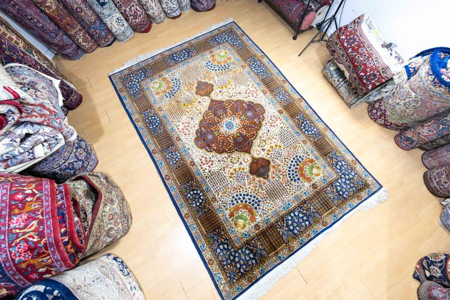 Orientteppich Kaschmir 280x173 cm Seide handgeknüpft (Verkauft)