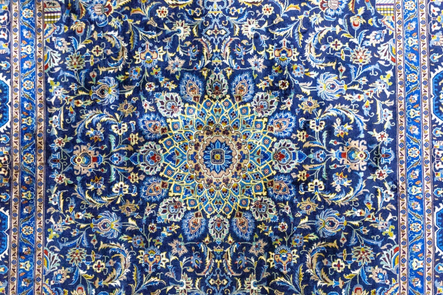 img_0114-scaled Perserteppich Ardabil 345 x 247 cm handgeknüpft (Verkauft)