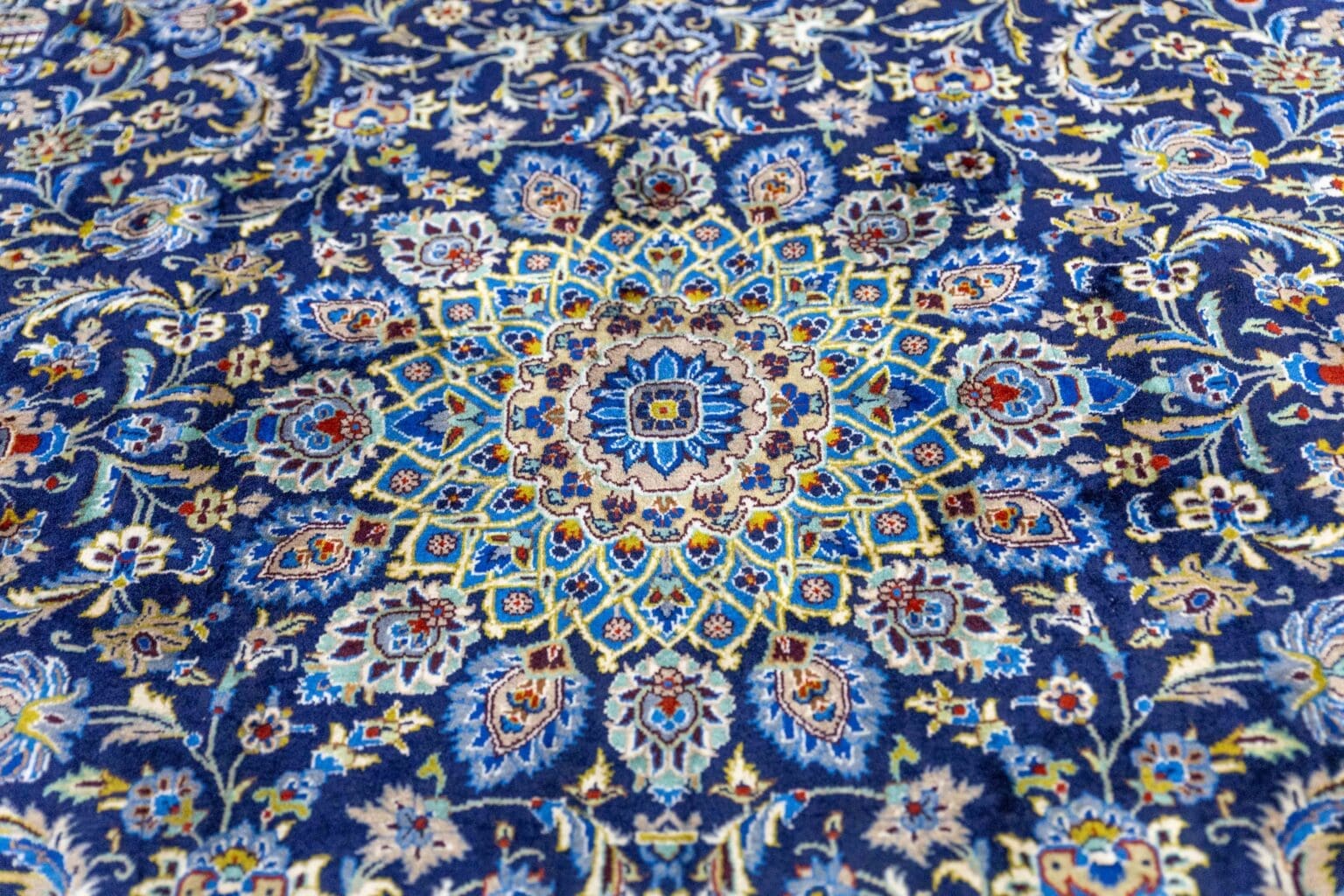 img_0115-scaled Perserteppich Ardabil 345 x 247 cm handgeknüpft (Verkauft)