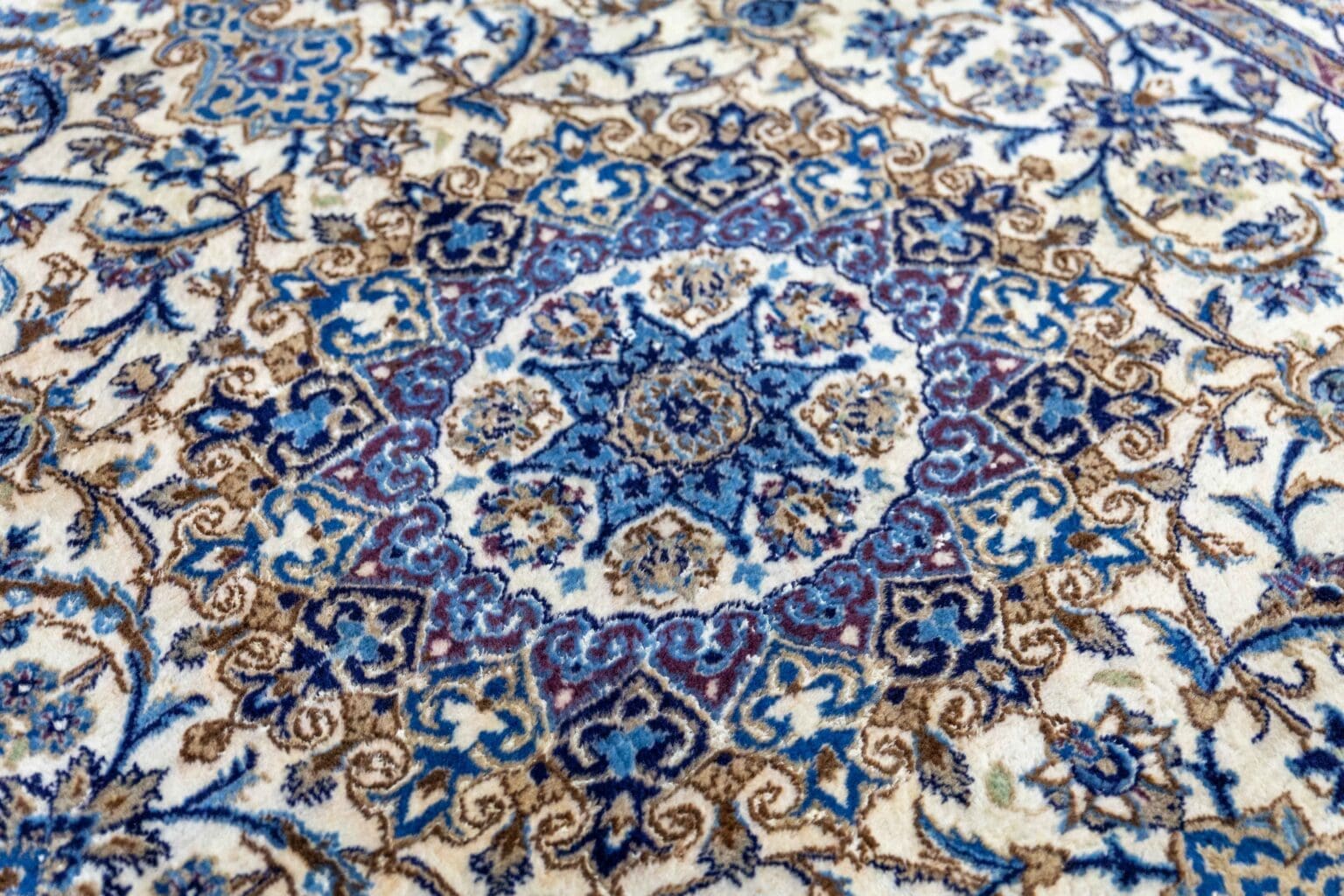Perserteppich Nain 297 x 195 cm Wolle handgeknüpft (Verkauft)