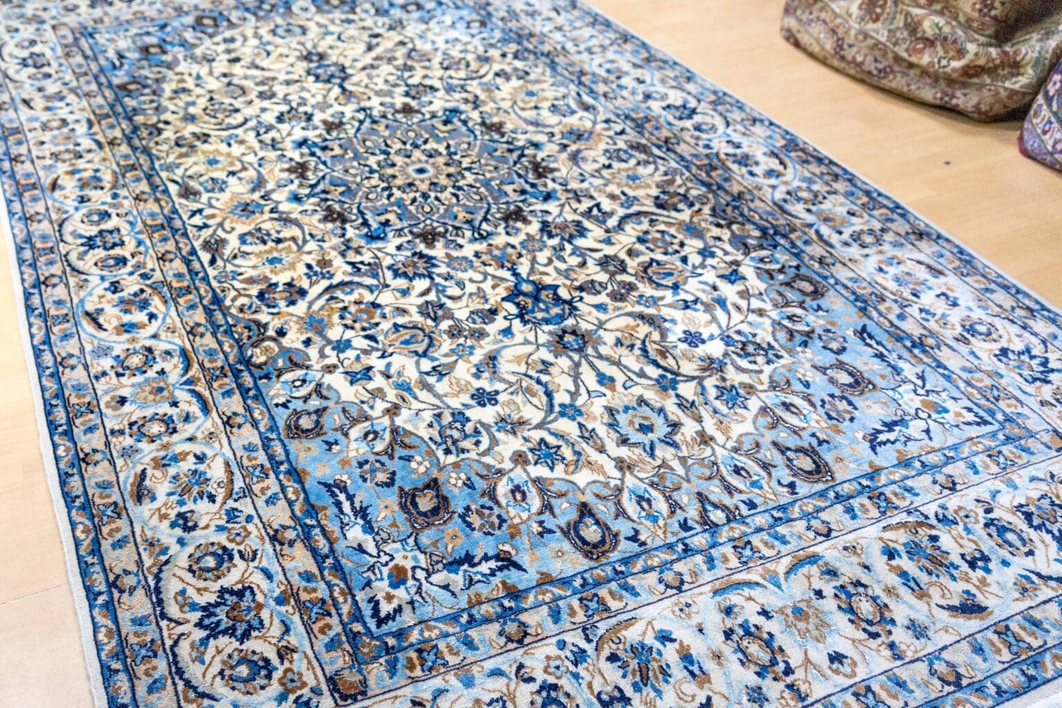 Perserteppich Nain 285 x 175 cm Wolle handgeknüpft (Verkauft)