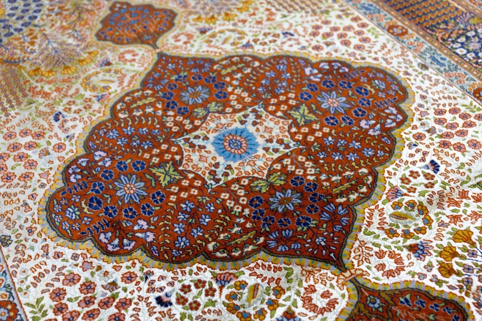 Orientteppich Kaschmir 280x173 cm Seide handgeknüpft (Verkauft)