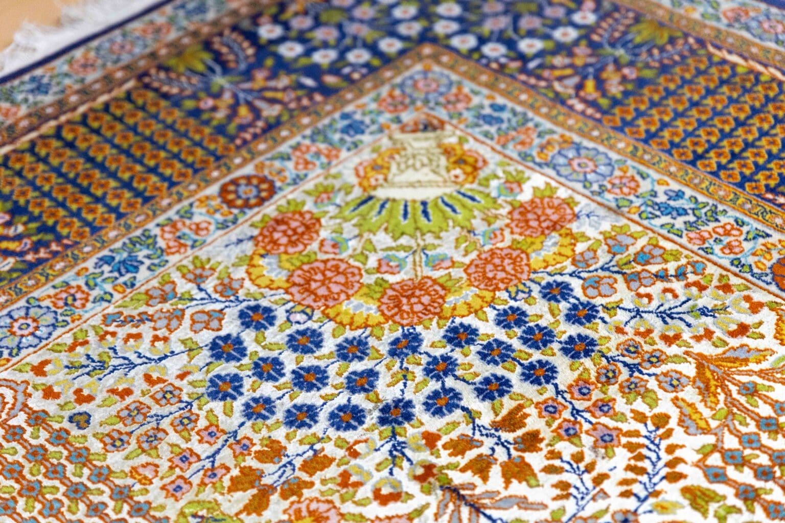 Orientteppich Kaschmir 280x173 cm Seide handgeknüpft (Verkauft)