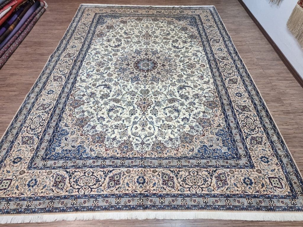 Perserteppich Nain 368 x 261 cm Korkwolle handgeknüpft
