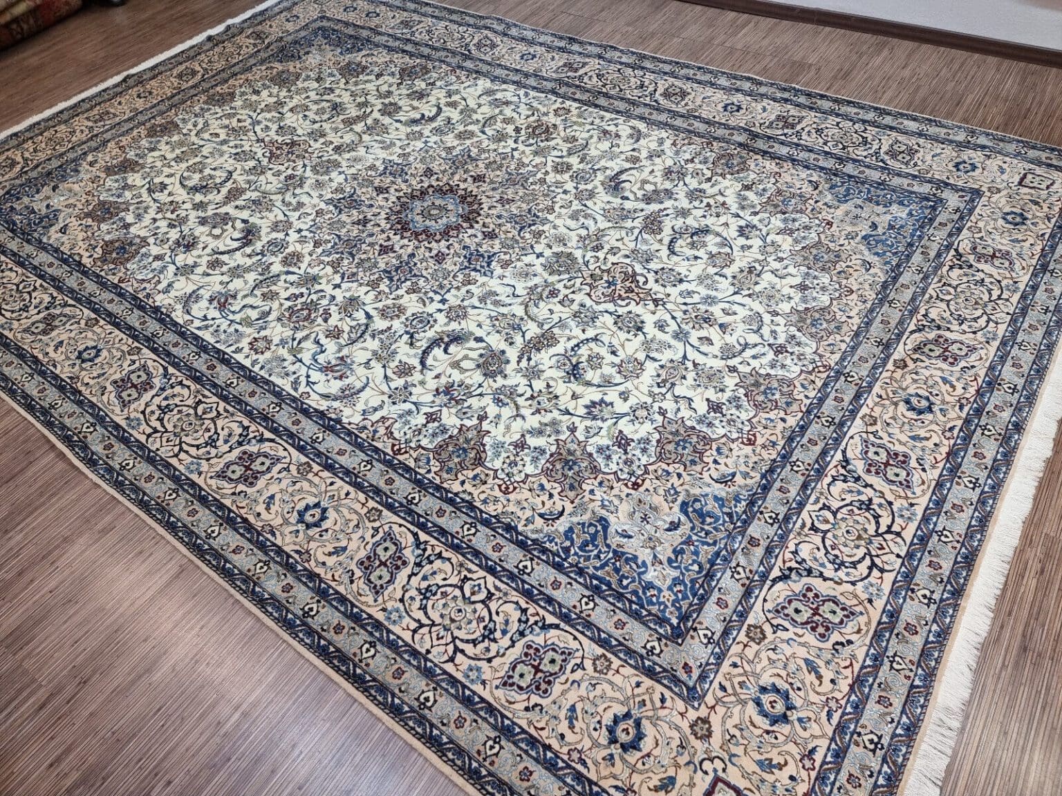 Perserteppich Nain 368 x 261 cm Korkwolle handgeknüpft