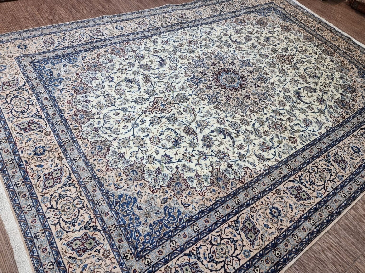 Perserteppich Nain 368 x 261 cm Korkwolle handgeknüpft