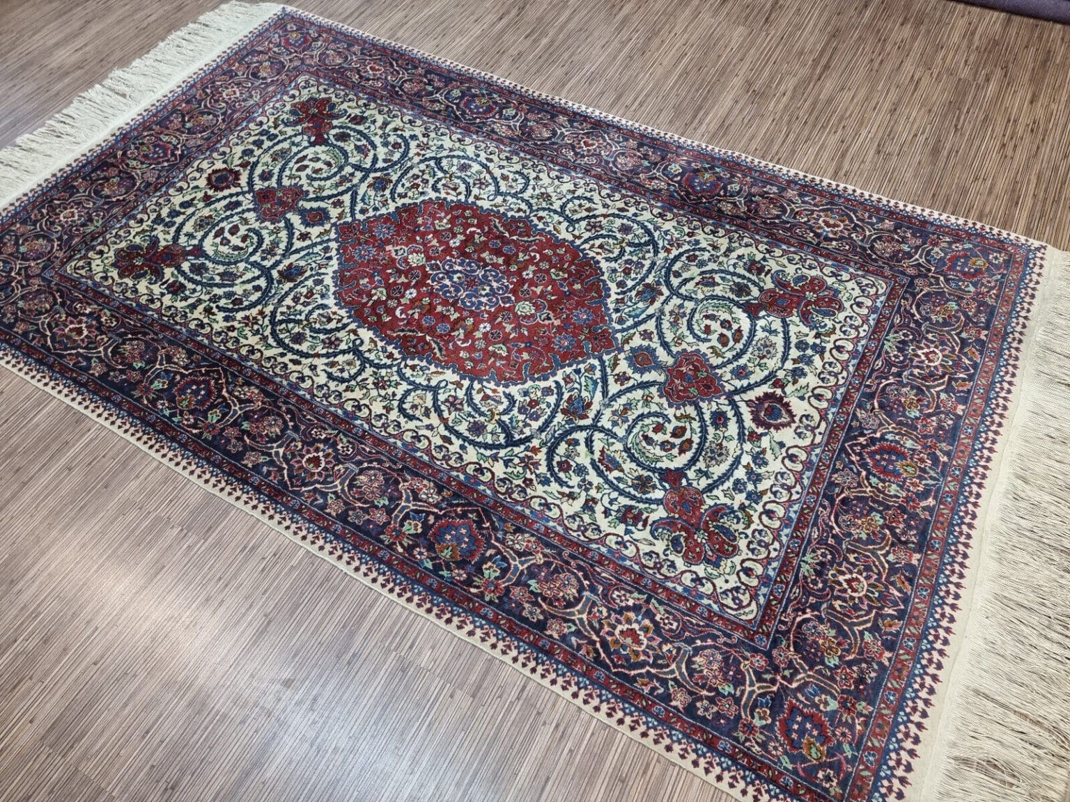 Orientteppich Pakistan 230x138 cm handgeknüpft (Verkauft)