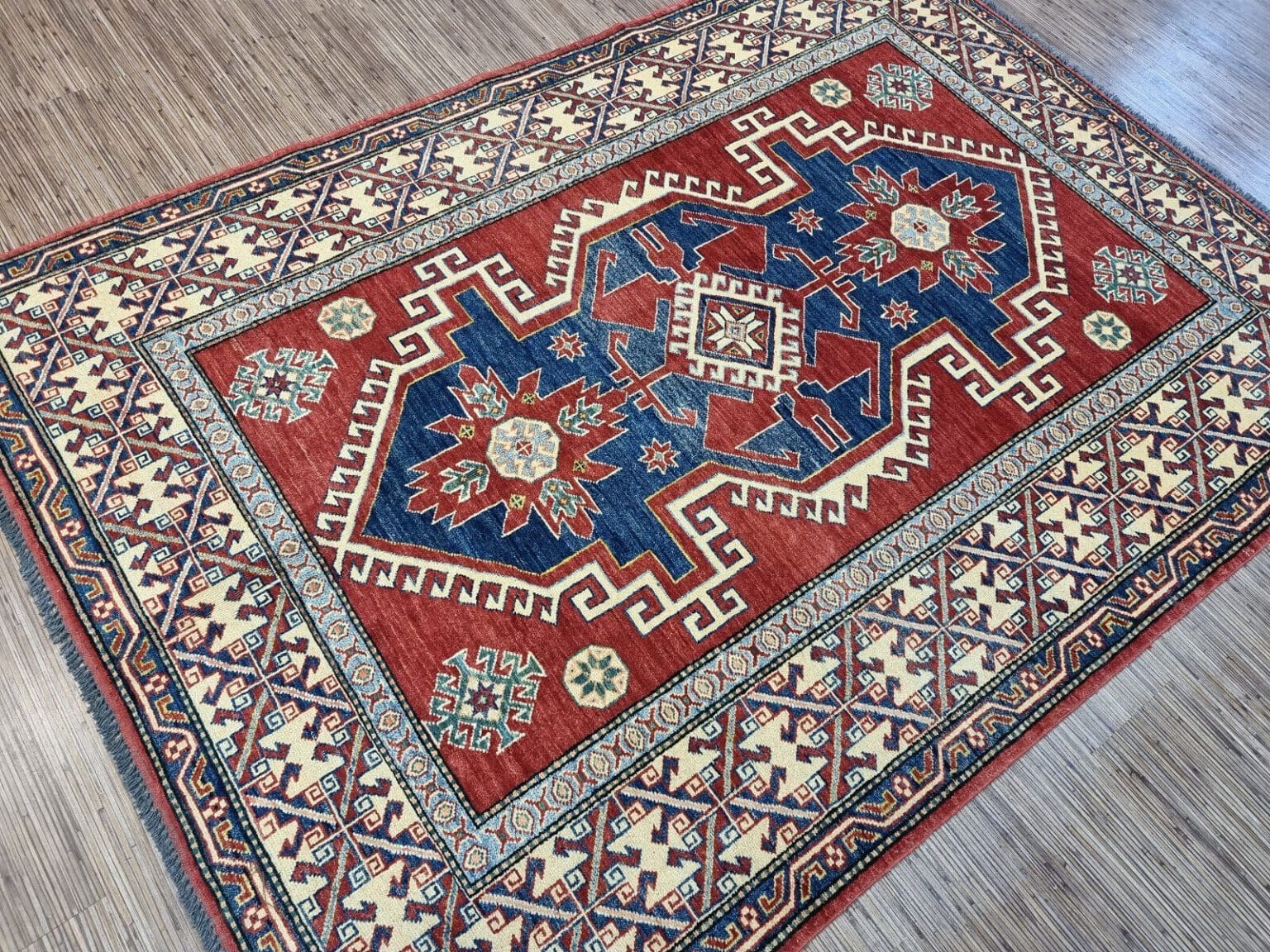 wunderschoner-original-pakistanischer-kazak-teppich-226x163-cm-1-4 Orientteppich Kazak 226x163 cm Wolle handgeknüpft