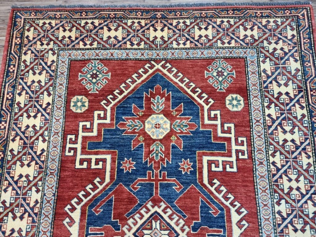 wunderschoner-original-pakistanischer-kazak-teppich-226x163-cm-1-5 Orientteppich Kazak 226x163 cm Wolle handgeknüpft