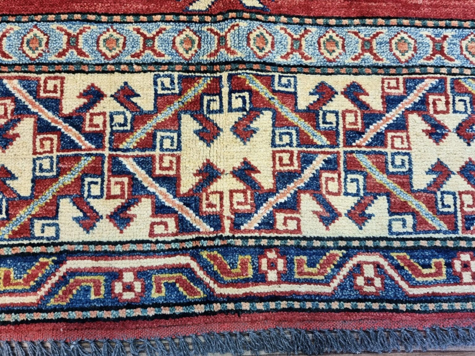 wunderschoner-original-pakistanischer-kazak-teppich-226x163-cm-1-8 Orientteppich Kazak 226x163 cm Wolle handgeknüpft