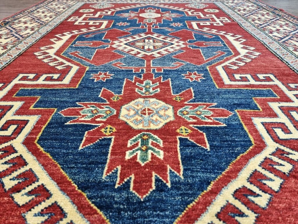 wunderschoner-original-pakistanischer-kazak-teppich-226x163-cm-1-9 Orientteppich Kazak 226x163 cm Wolle handgeknüpft