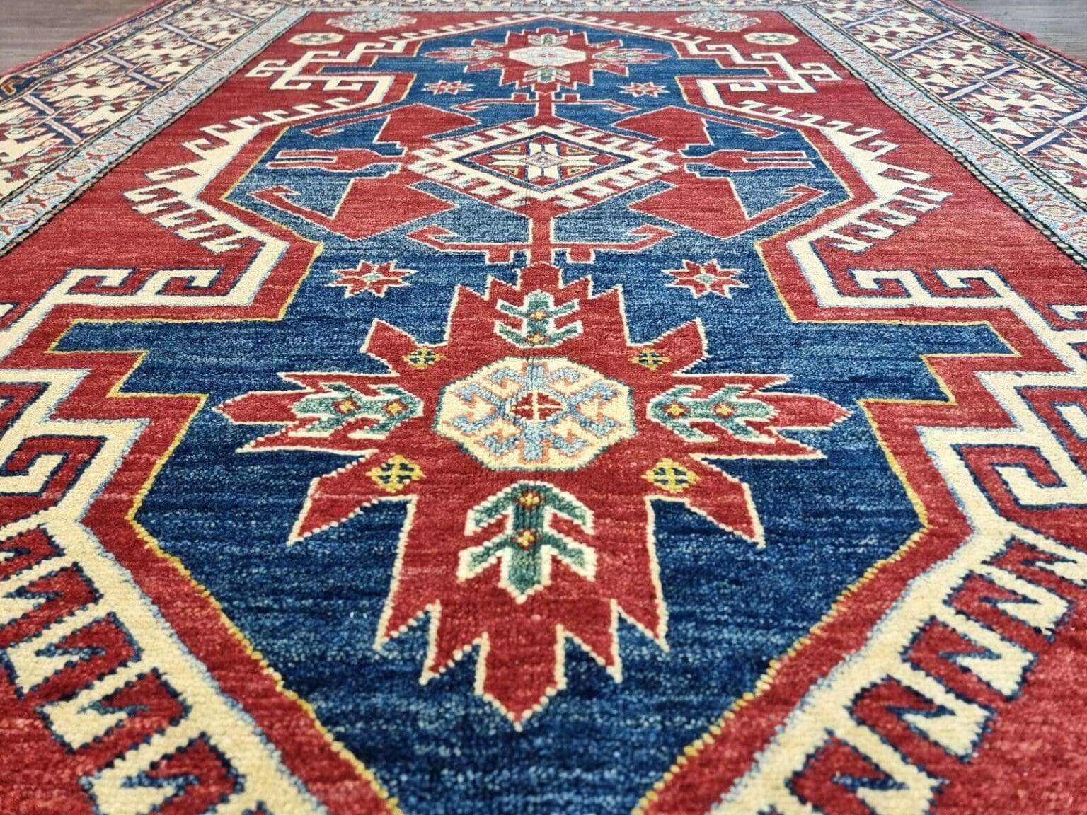 wunderschoner-original-pakistanischer-kazak-teppich-226x163-cm-1-9 Orientteppich Kazak 226x163 cm Wolle handgeknüpft