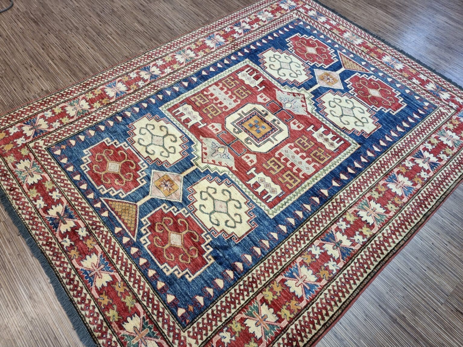 wunderschoner-original-pakistanischer-kazak-teppich-231x175-cm-1-4 Orientteppich Kazak 231 x 175 cm Wolle handgeknüpft