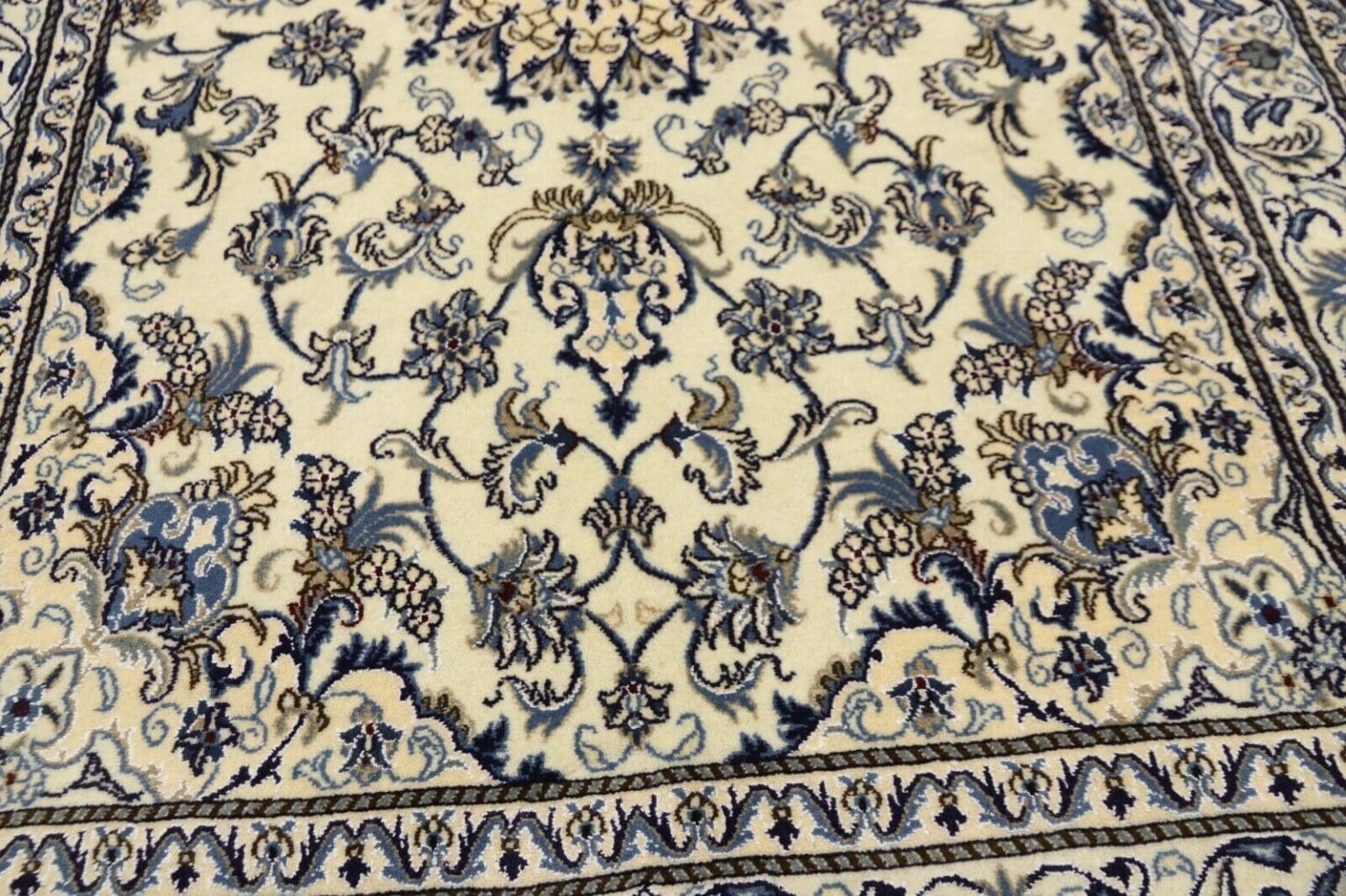 wunderschoner-perserteppich-super-nain-248-x-165-cm-ca-300000-knoten-m-1-4 Perserteppich Nain 248 x 165 cm Wolle handgeknüpft