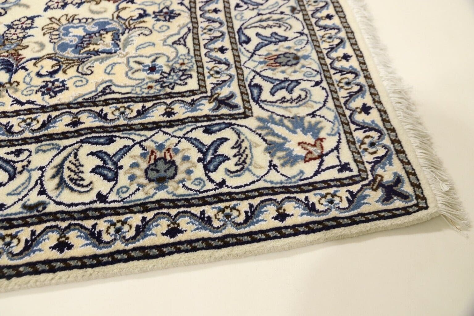 wunderschoner-perserteppich-super-nain-248-x-165-cm-ca-300000-knoten-m-1-5 Perserteppich Nain 248 x 165 cm Wolle handgeknüpft