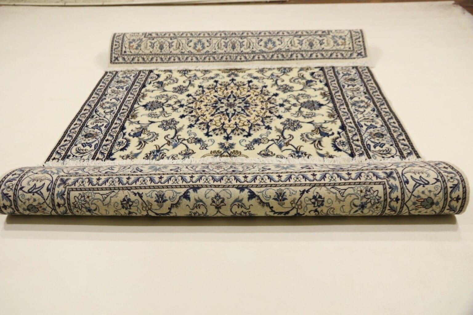 wunderschoner-perserteppich-super-nain-248-x-165-cm-ca-300000-knoten-m-1-9 Perserteppich Nain 248 x 165 cm Wolle handgeknüpft