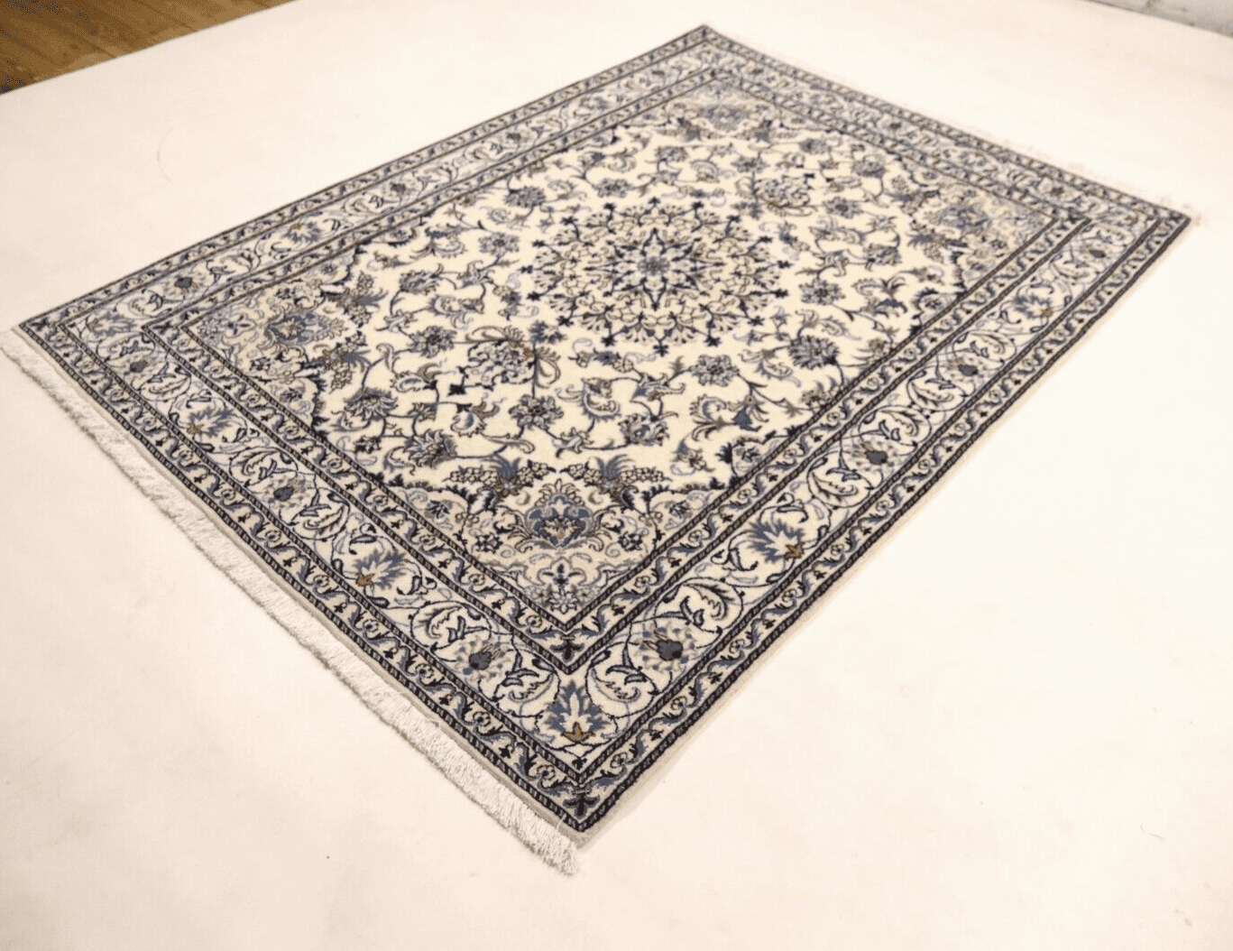 Perserteppich Nain 232 x 163 cm Schurwolle handgeknüpft