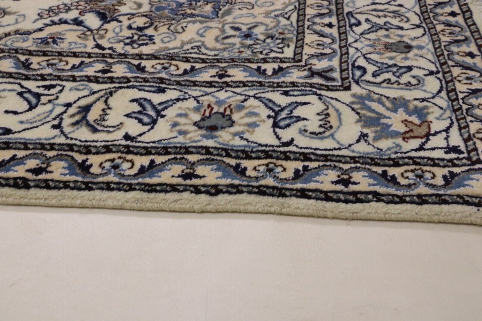 Perserteppich Nain 232 x 163 cm Schurwolle handgeknüpft