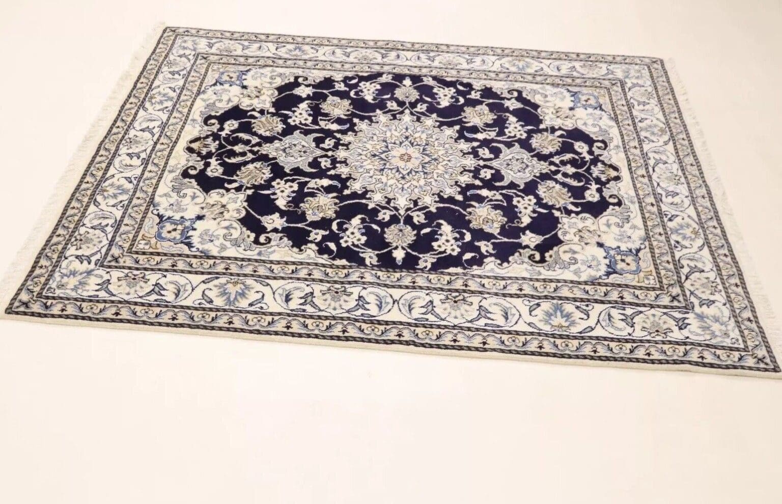 Perserteppich Nain 207 x 147 cm Schurwolle handgeknüpft