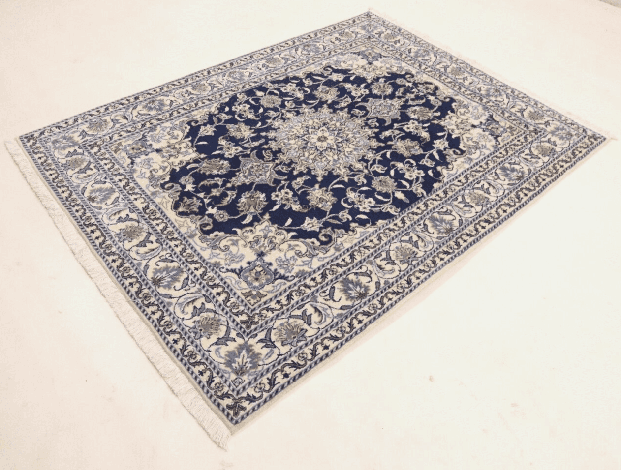 Perserteppich Nain 204 x 144 cm Wolle handgeknüpft