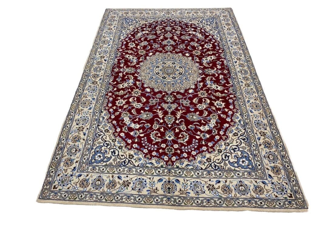 Perserteppich Nain 240 x 158 cm Schurwolle handgeknüpft