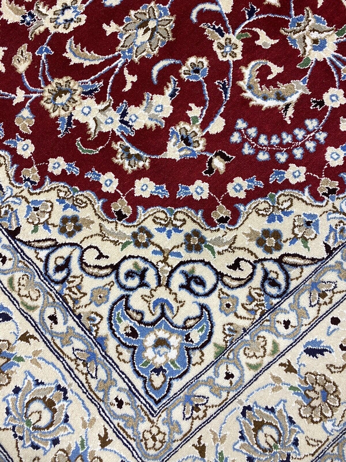 Perserteppich Nain 240 x 158 cm Schurwolle handgeknüpft