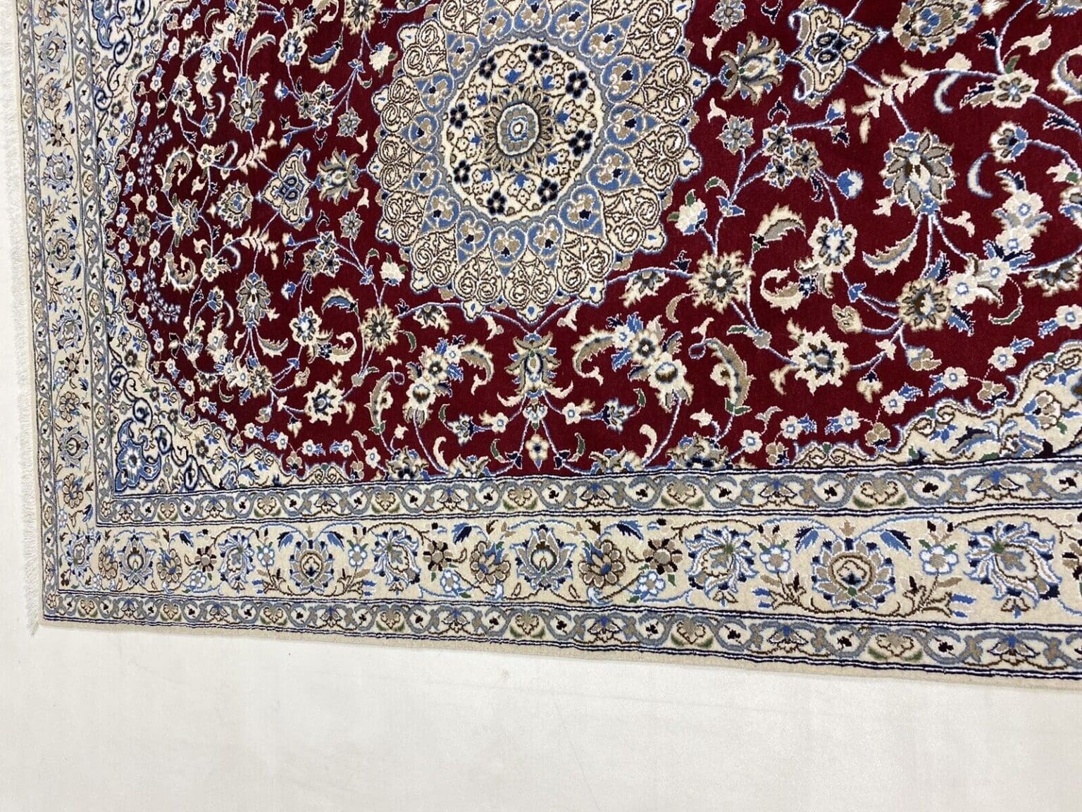 Perserteppich Nain 240 x 158 cm Schurwolle handgeknüpft