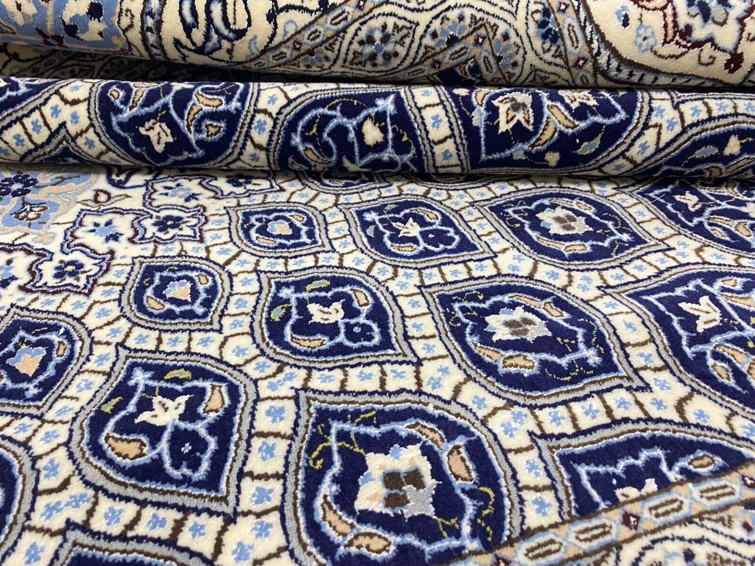 Perserteppich Nain 259 x 183 cm Korkwolle handgeknüpft