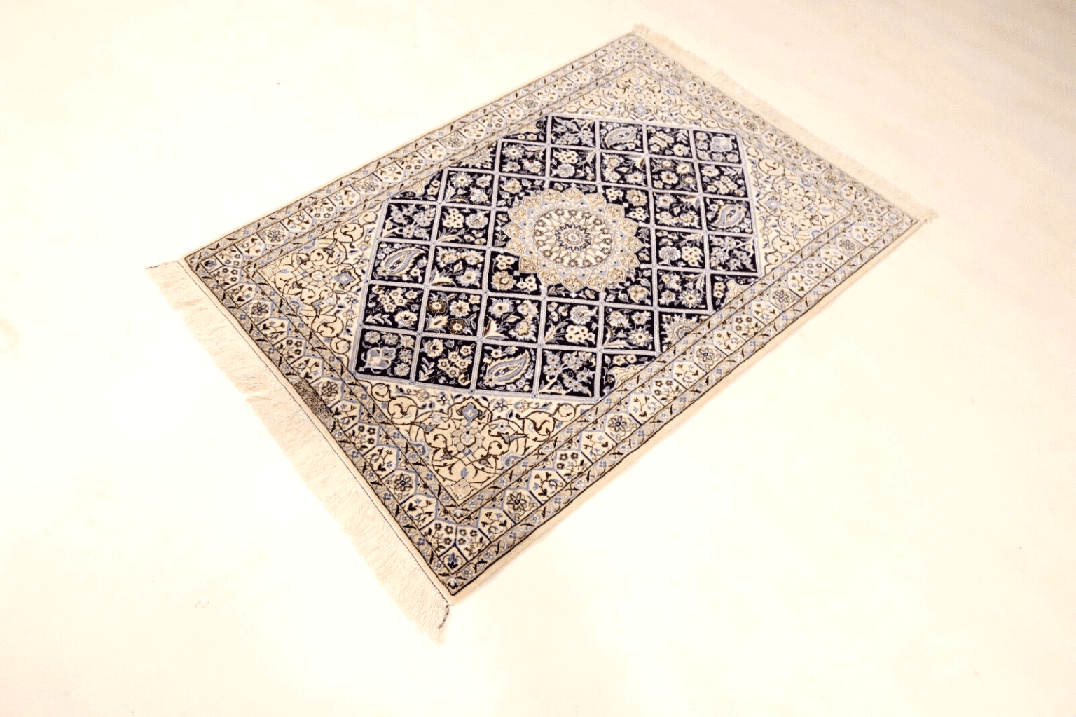 Perserteppich Nain 140 x 100 cm Korkwolle handgeknüpft