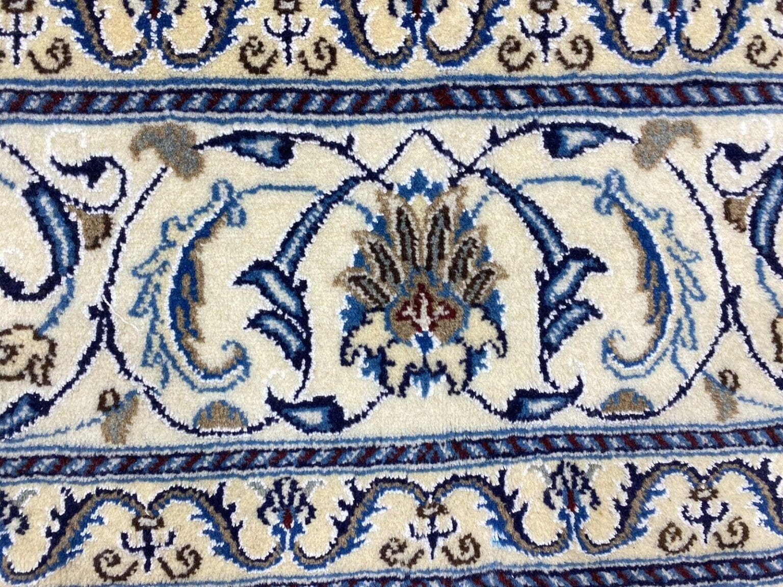Perserteppich Nain 207 x 193 cm Wolle handgeknüpft