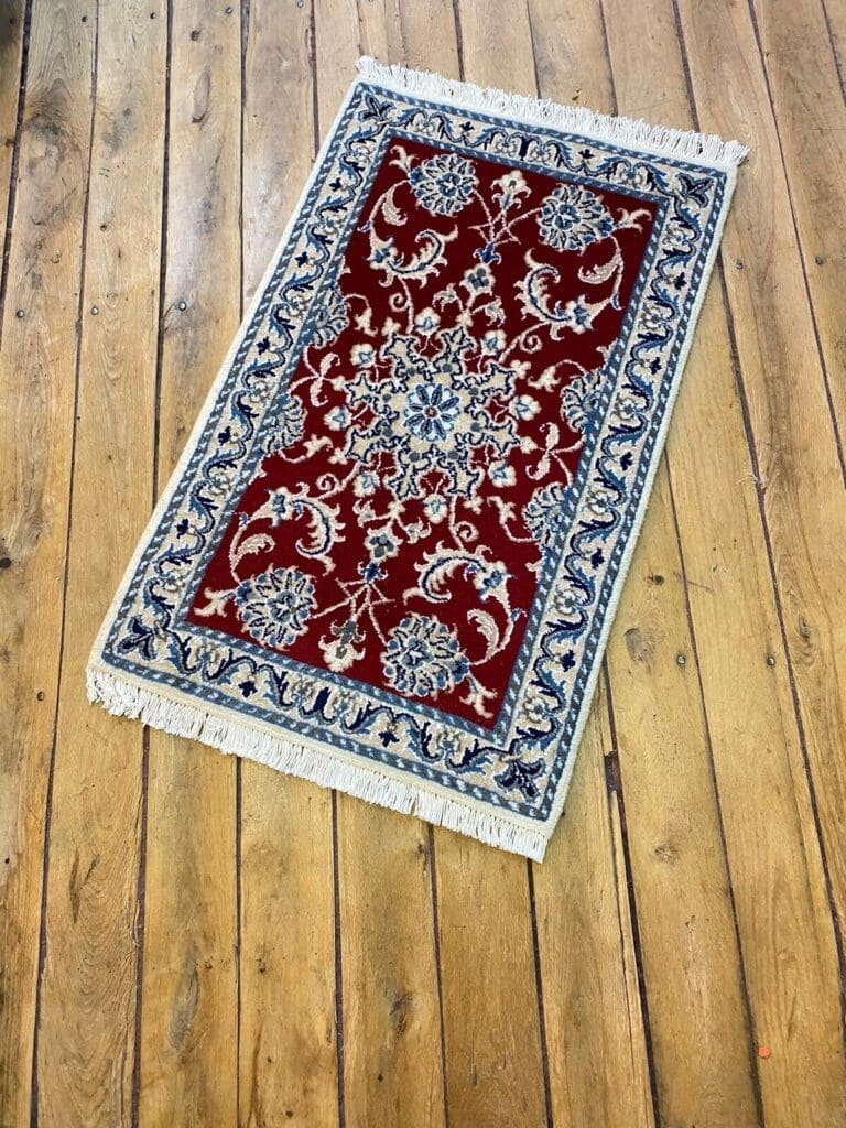 Perserteppich Nain 90 x 60 cm Schurwolle handgeknüpft