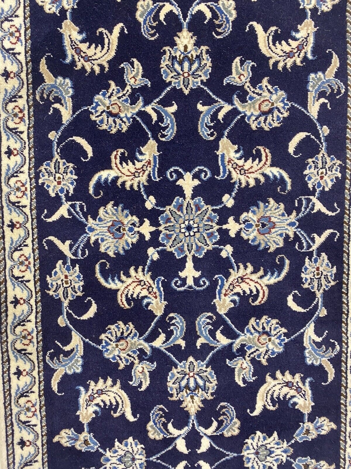 Perserteppich Nain 297 x 77 cm Wolle handgeknüpft