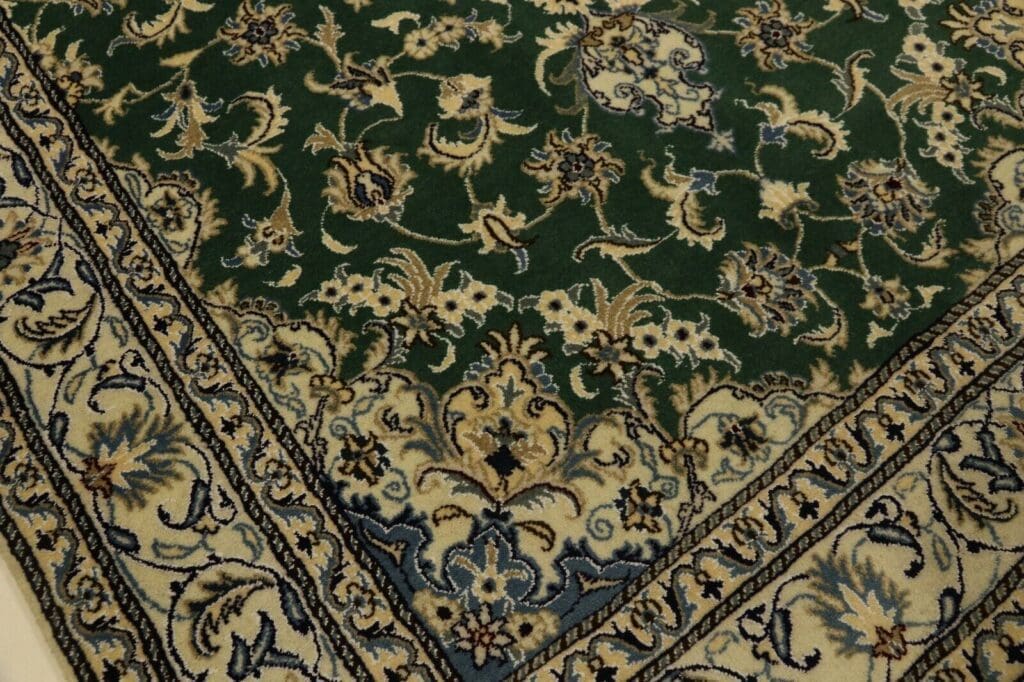 Perserteppich Nain 244 x 166 cm Wolle handgeknüpft