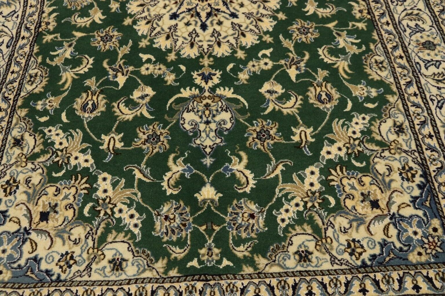 Perserteppich Nain 244 x 166 cm Wolle handgeknüpft