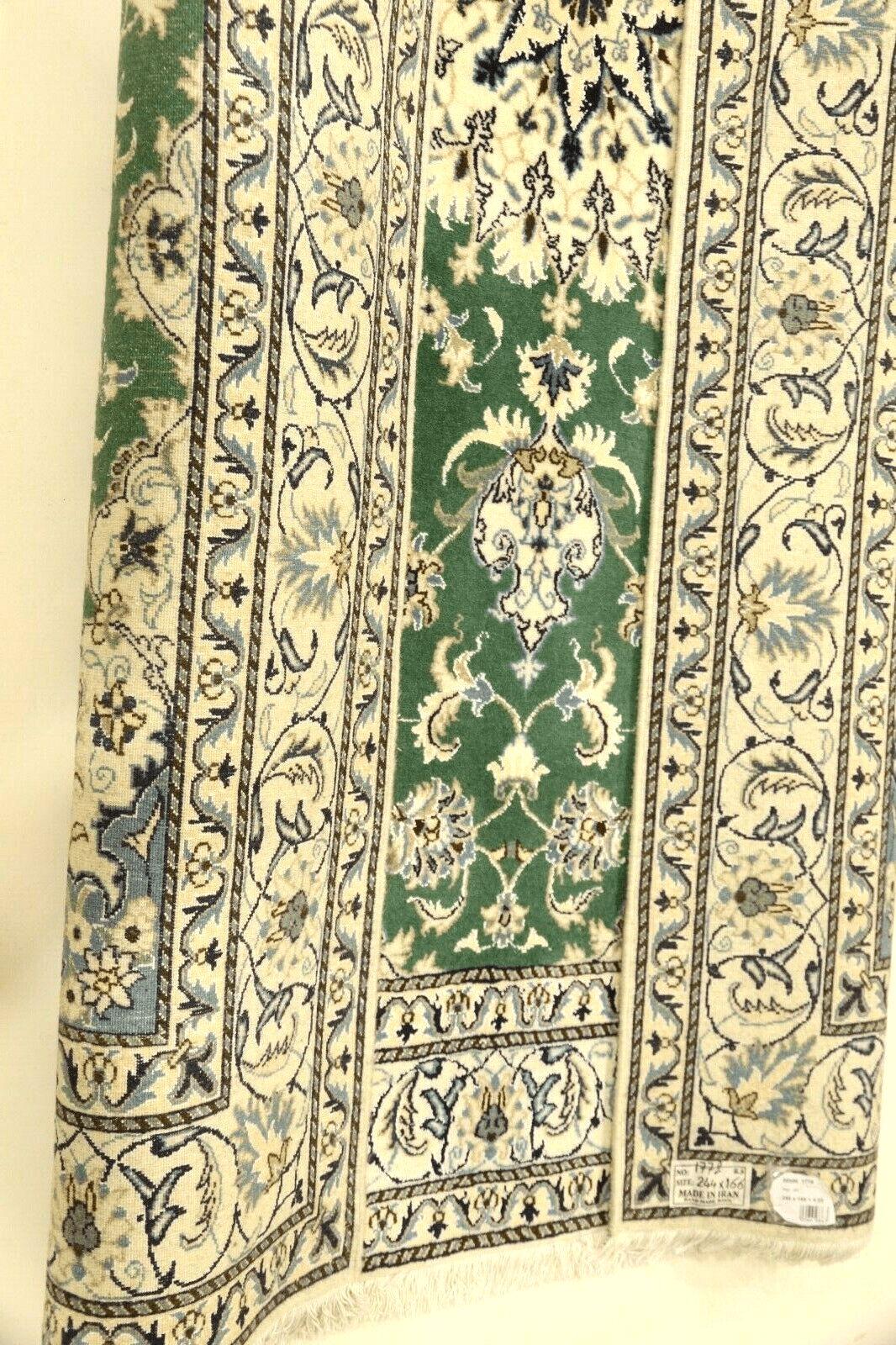 Perserteppich Nain 244 x 166 cm Wolle handgeknüpft