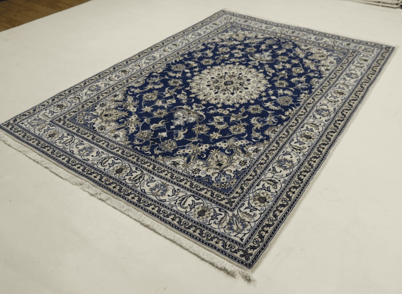 wunderschoner-orientteppich-244-x-168-cm-ca-300000-knoten-m-90-1-4 Perserteppich Nain 244 x 168 cm Schurwolle handgeknüpft