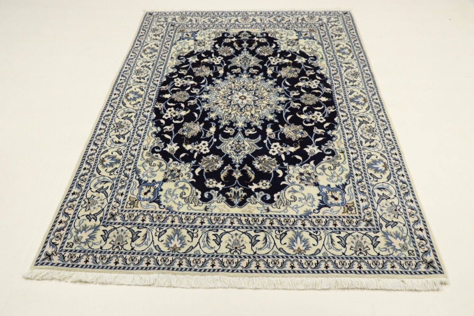 Perserteppich Nain 200 x 145 cm Wolle handgeknüpft