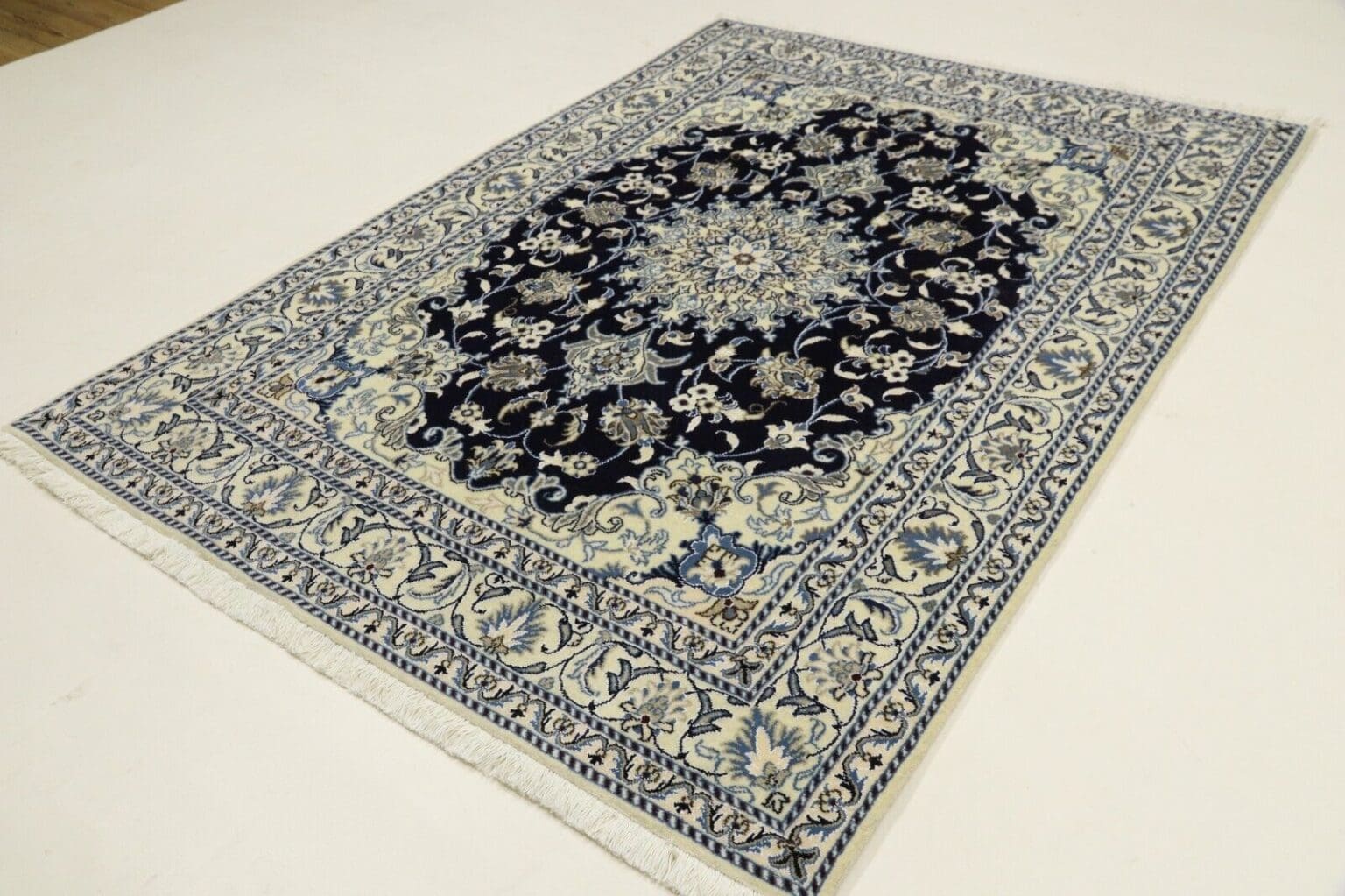 Perserteppich Nain 200 x 145 cm Wolle handgeknüpft