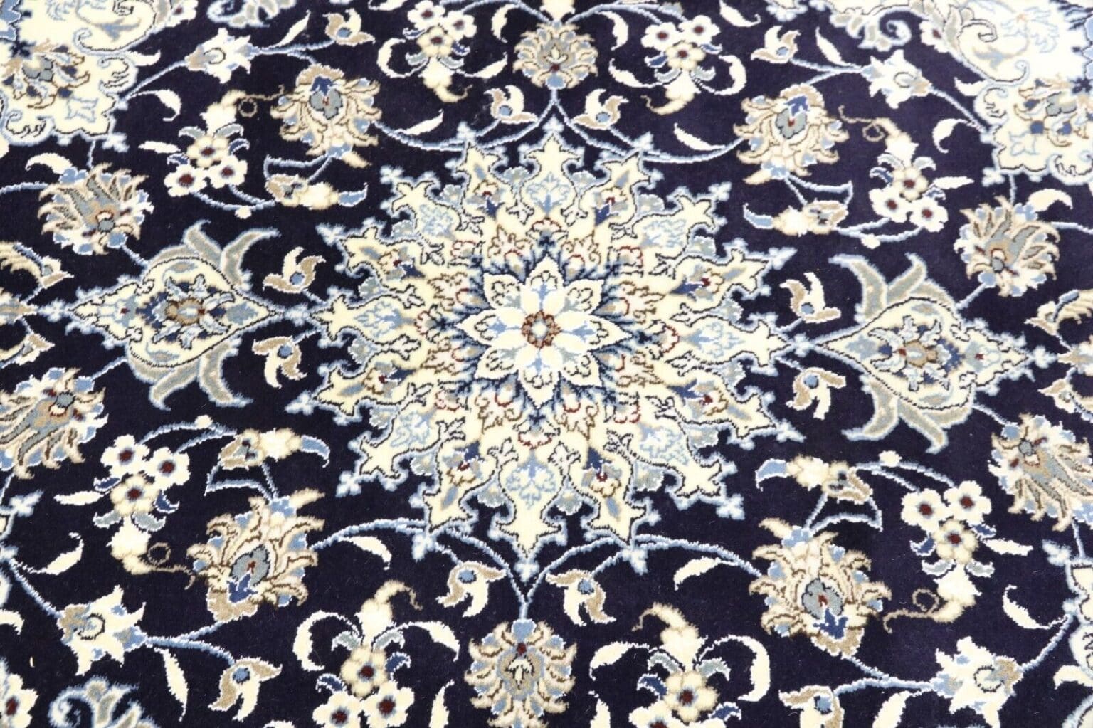 Perserteppich Nain 200 x 145 cm Wolle handgeknüpft