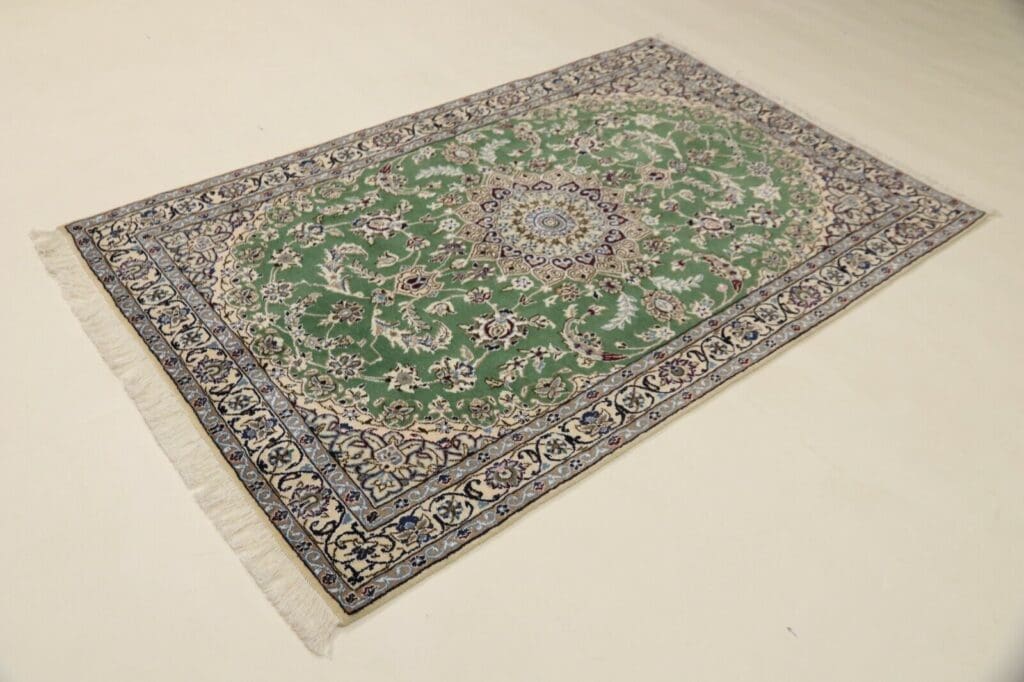 Perserteppich Nain 185 x 118 cm Wolle handgeknüpft