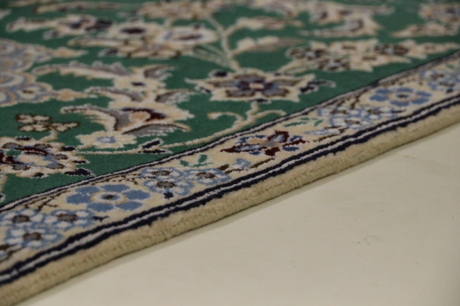 Perserteppich Nain 185 x 118 cm Wolle handgeknüpft