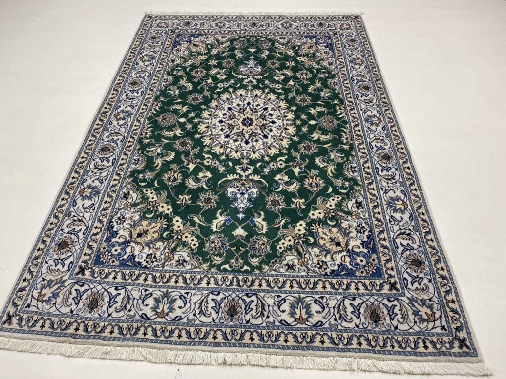 Perserteppich Nain 243 x 165 cm Schurwolle handgeknüpft