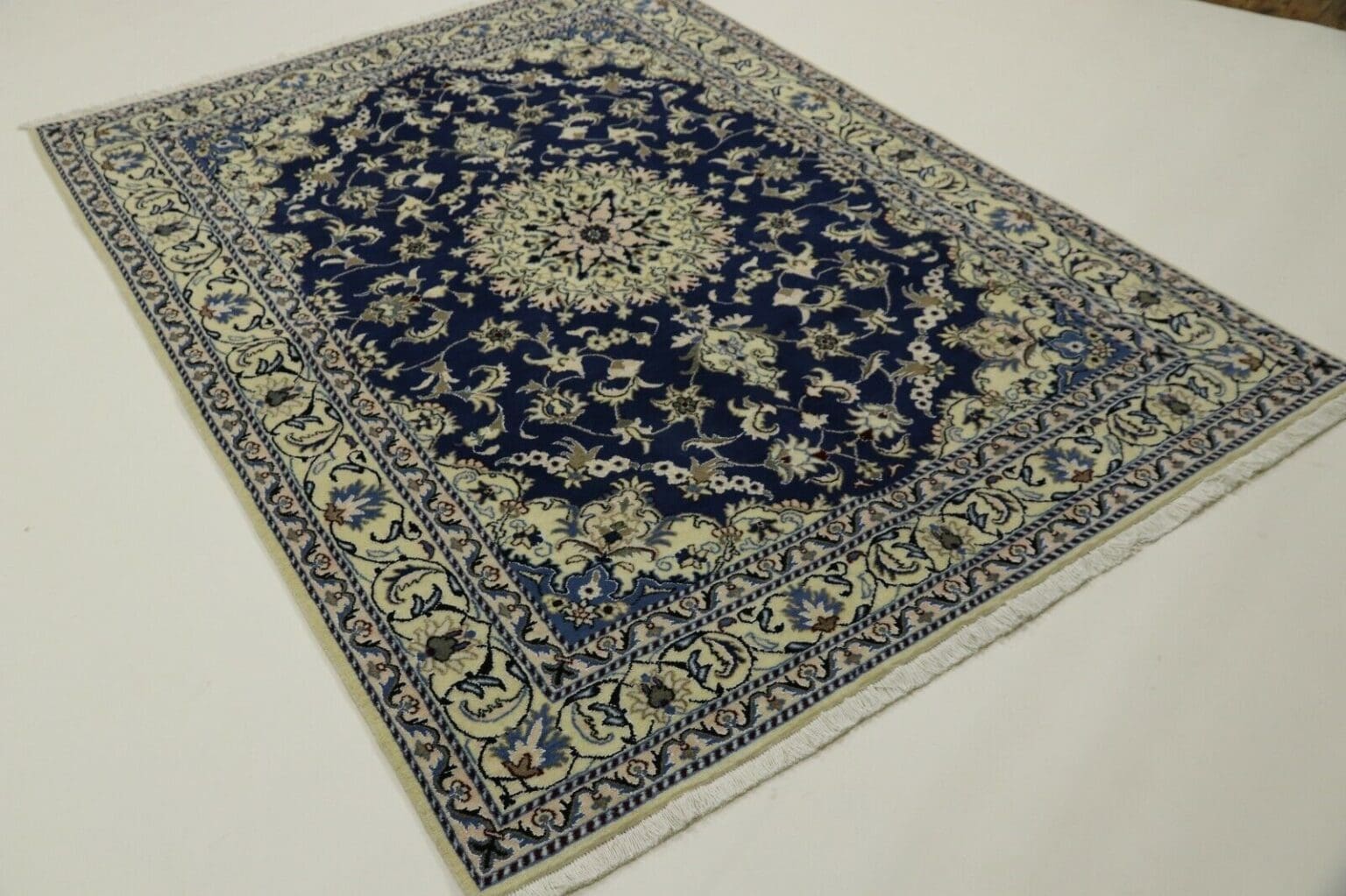 Perserteppich Nain 230 x 169 cm Wolle handgeknüpft